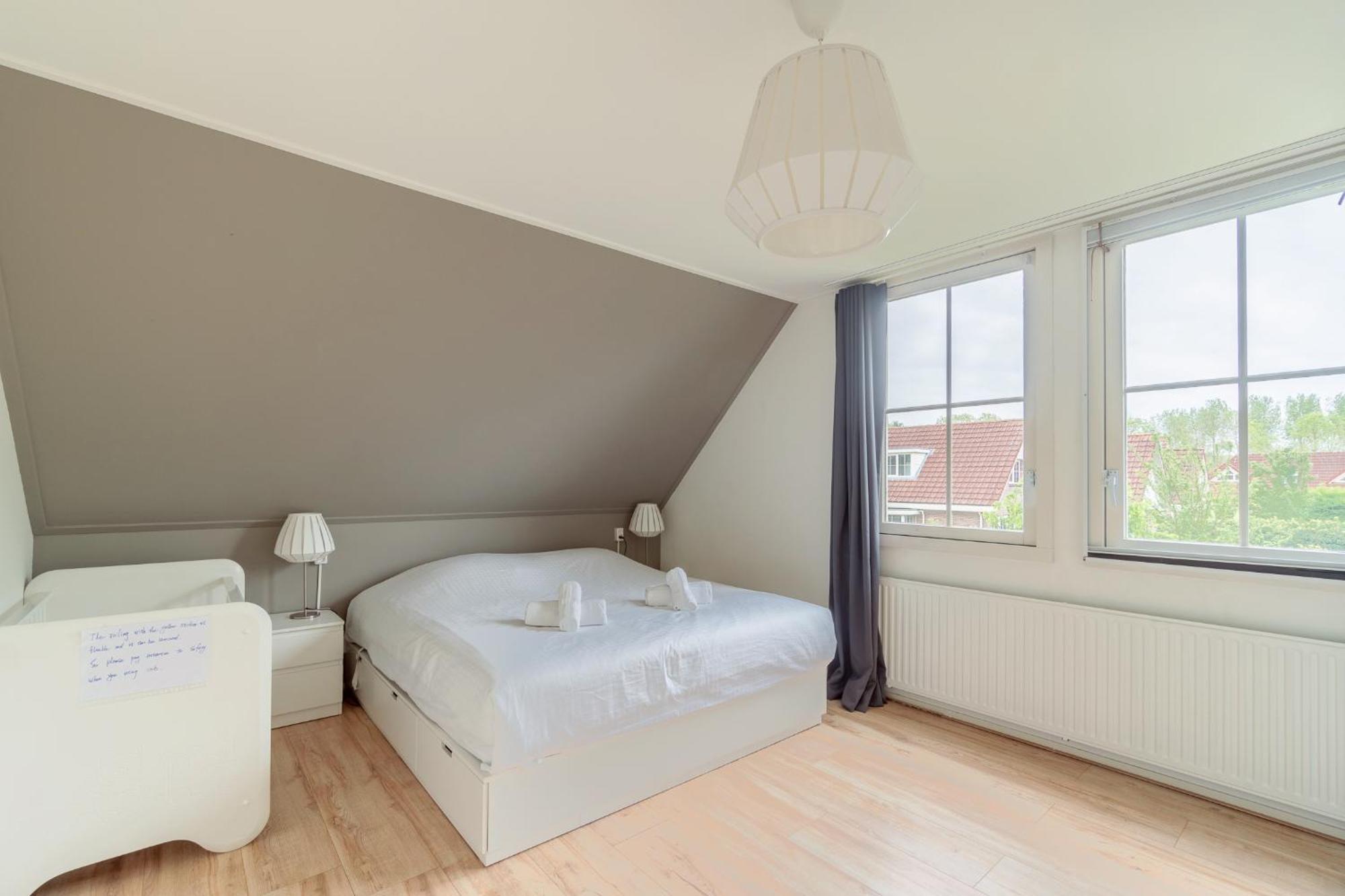 Comfort Villa For 8 People Zeewolde Exteriör bild