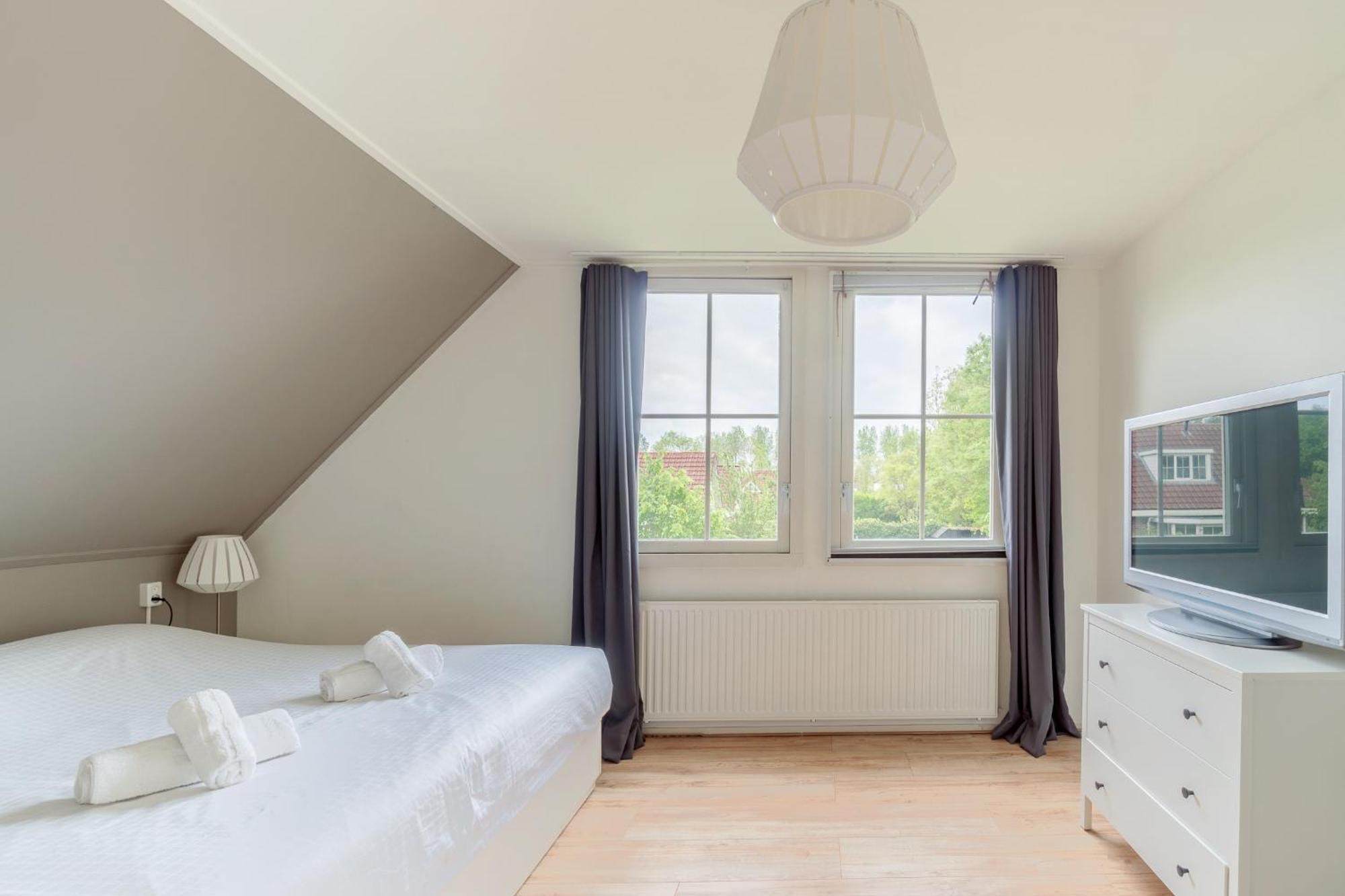 Comfort Villa For 8 People Zeewolde Exteriör bild