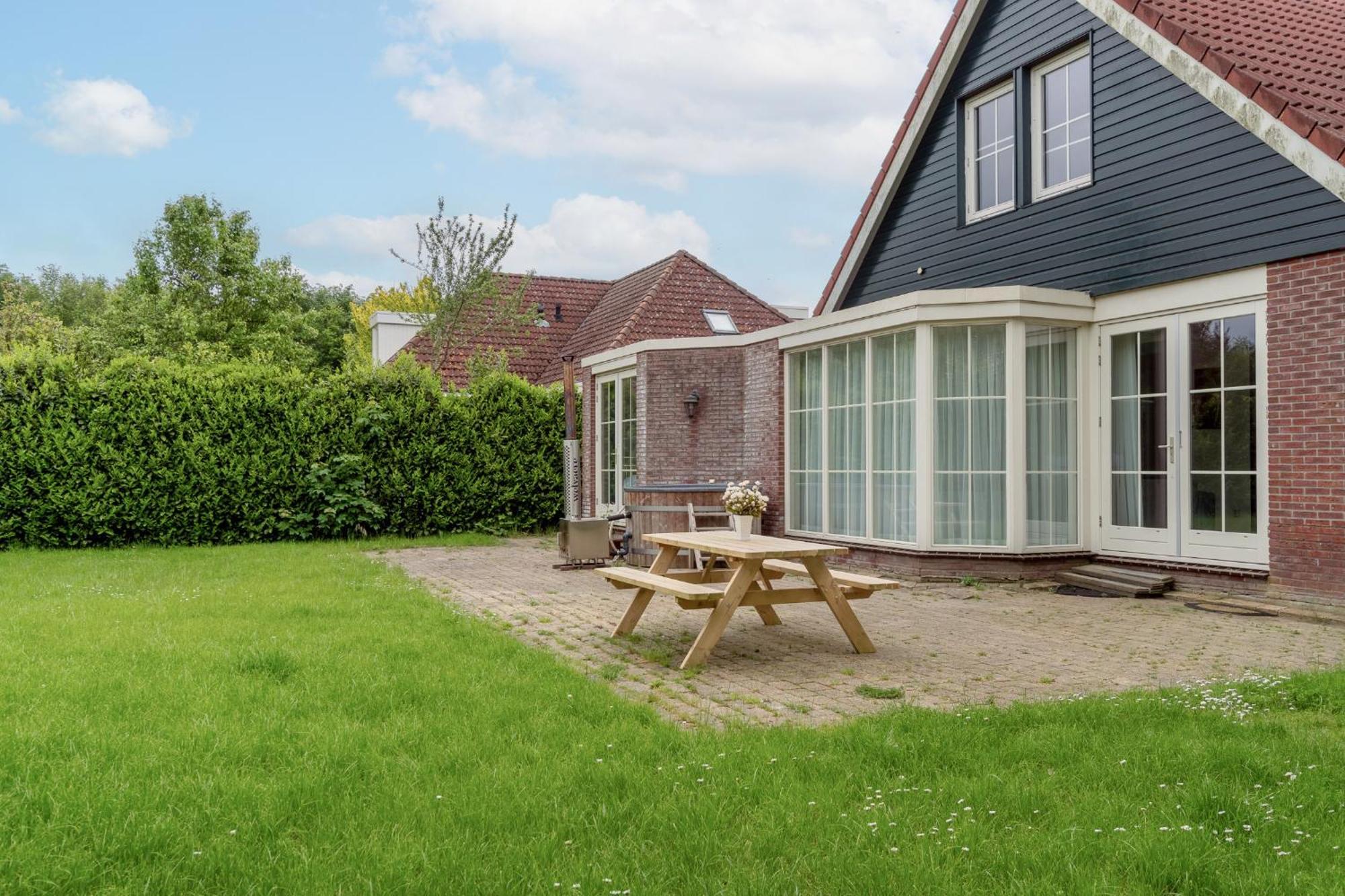 Comfort Villa For 8 People Zeewolde Exteriör bild