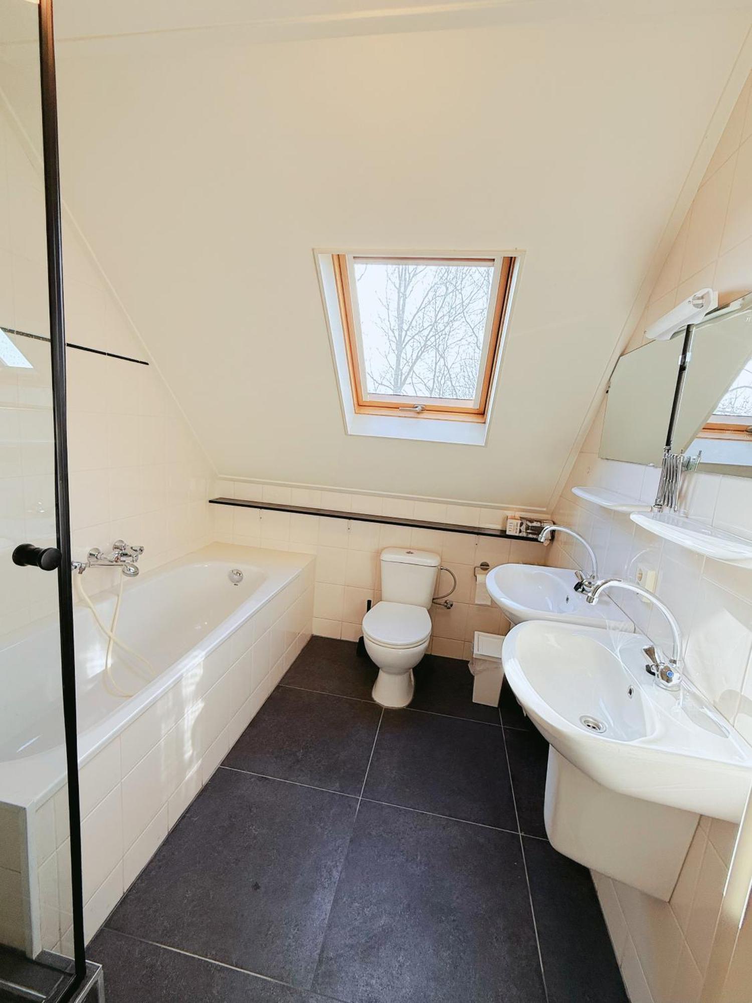 Comfort Villa For 8 People Zeewolde Exteriör bild